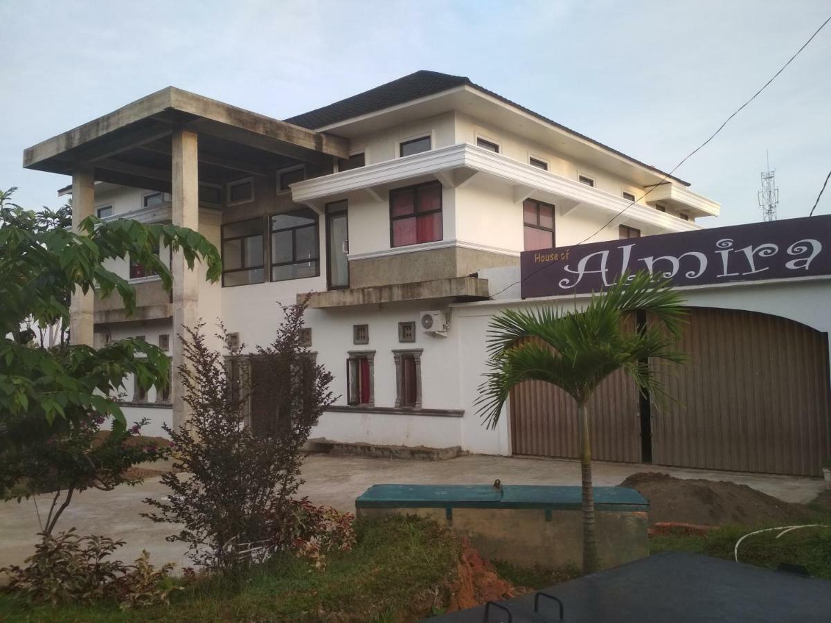 Almira Homestay Jambi Zewnętrze zdjęcie